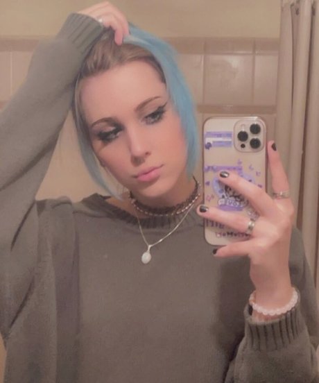 Naakte gelekte OnlyFans-foto van Evieangel