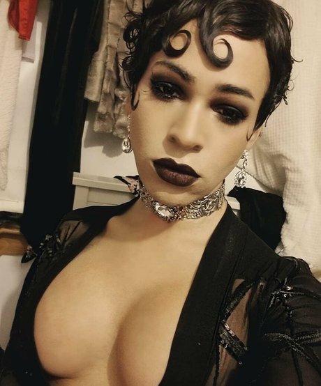 Naakte gelekte OnlyFans-foto van Persephiroth