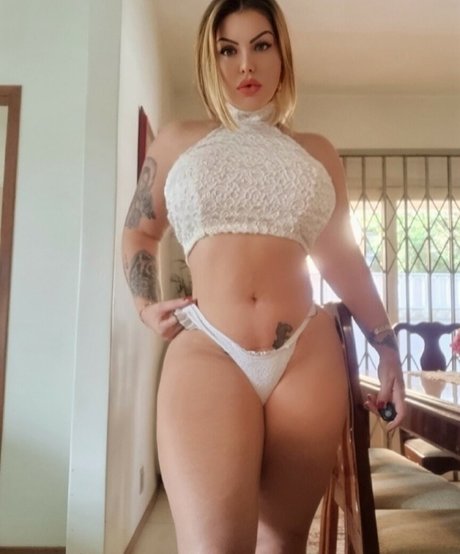 Naakte gelekte OnlyFans-foto van Kenia Magnus