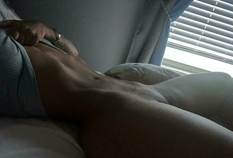 Naakte gelekte OnlyFans-foto van Maria Elisa