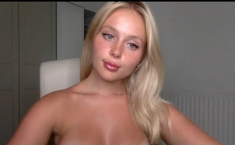 Naakte gelekte OnlyFans-foto van Mskittybea