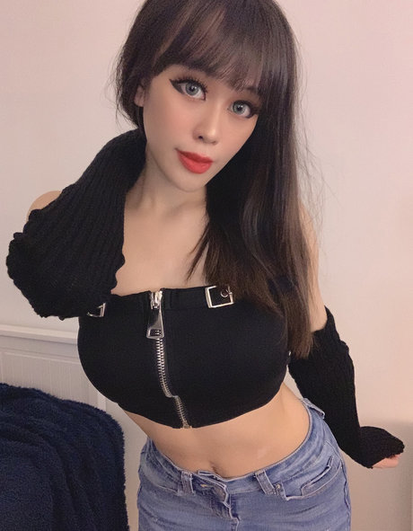 Naakte gelekte OnlyFans-foto van Saiiren