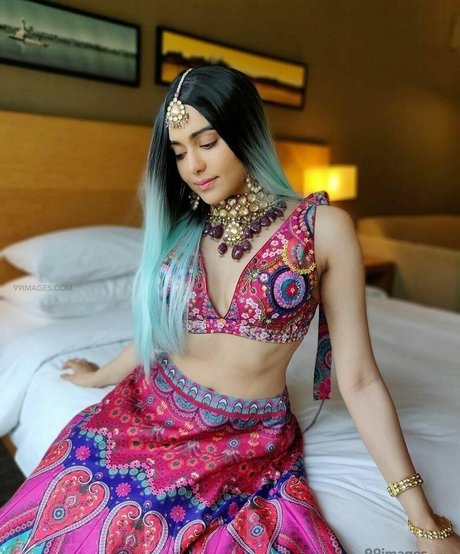 Naakte gelekte OnlyFans-foto van Adah Sharma