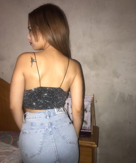 Naakte gelekte OnlyFans-foto van Jazzminantonella
