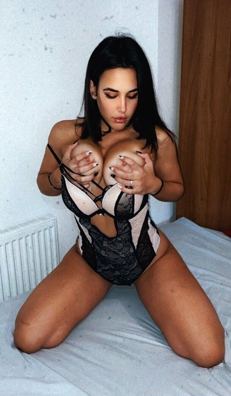 Naakte gelekte OnlyFans-foto van Dafni Kouneli