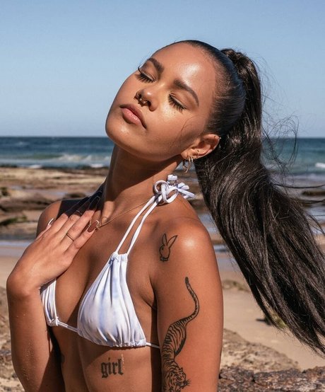 Naakte gelekte OnlyFans-foto van Shakirareeve