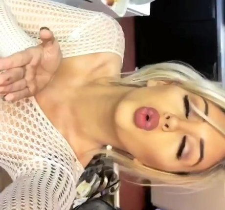 Naakte gelekte OnlyFans-foto van Rachel Barley