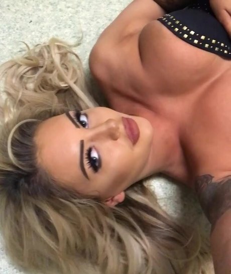 Naakte gelekte OnlyFans-foto van Rachel Barley