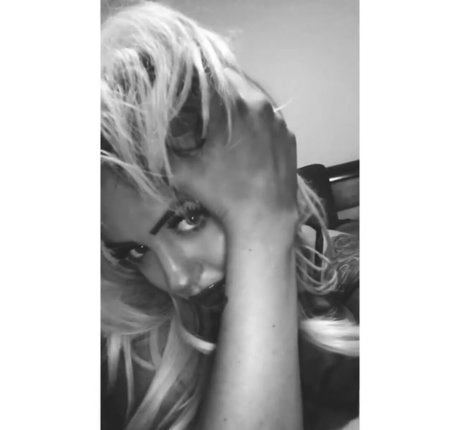 Naakte gelekte OnlyFans-foto van Rachel Barley