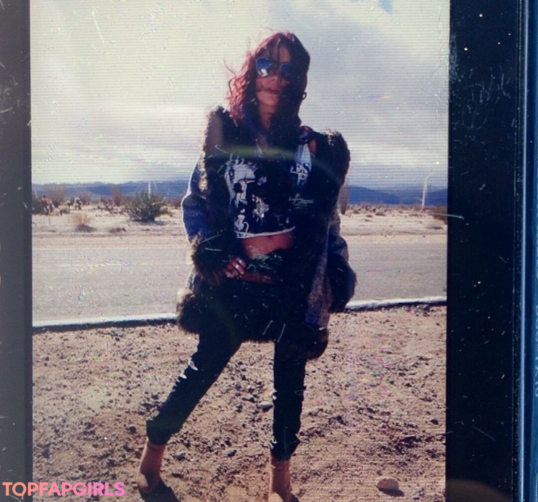 Naakte gelekte OnlyFans-foto van Dulce Maria #1035