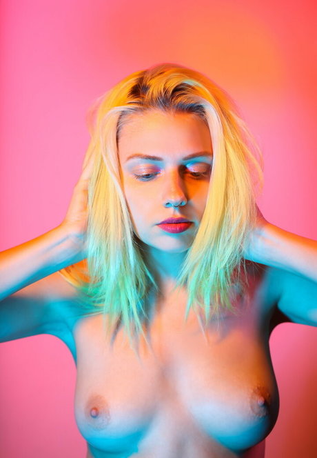 Naakte gelekte OnlyFans-foto van Marisa Papen