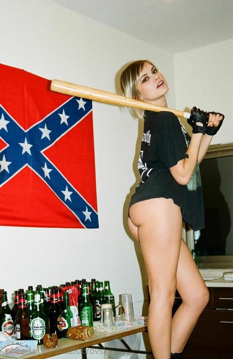 Naakte gelekte OnlyFans-foto van Tina Dubrosky
