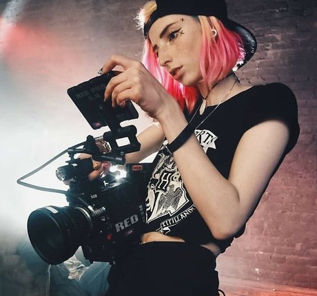 Naakte gelekte OnlyFans-foto van Rocken Rollia