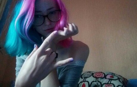 Naakte gelekte OnlyFans-foto van Rocken Rollia