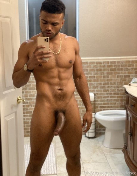 Naakte gelekte OnlyFans-foto van Yourboyfcisco