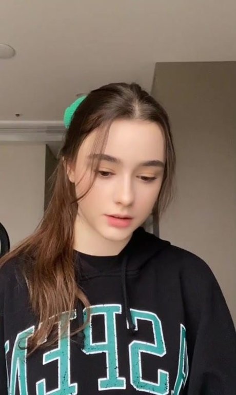 Naakte gelekte OnlyFans-foto van Dasha Tarab