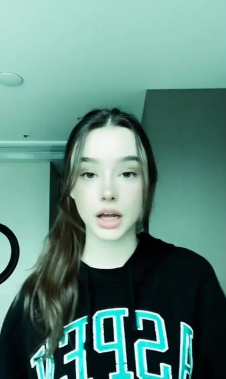 Naakte gelekte OnlyFans-foto van Dasha Tarab