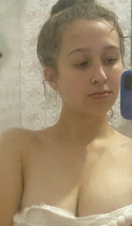 Naakte gelekte OnlyFans-foto van Tsuki Chan