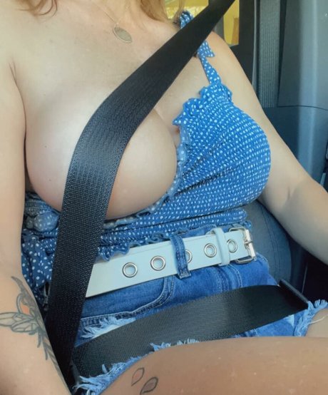 Naakte gelekte OnlyFans-foto van April Anne