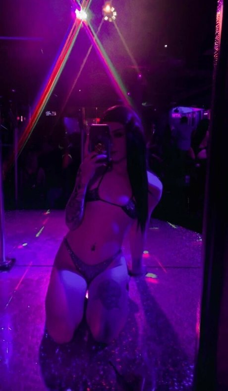 Naakte gelekte OnlyFans-foto van Butanebunni