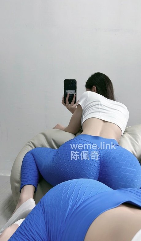 Naakte gelekte OnlyFans-foto van Chen Peiqi