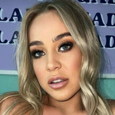 Naakte gelekte OnlyFans-foto van Emily Mccarthy