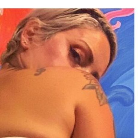 Naakte gelekte OnlyFans-foto van Keri Love