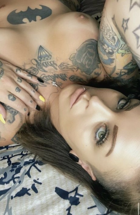 Naakte gelekte OnlyFans-foto van Ms Gunn