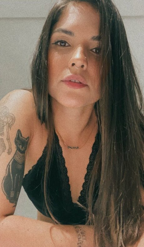 Naakte gelekte OnlyFans-foto van Julieta Baldon
