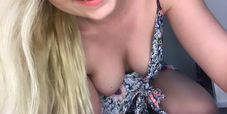 Naakte gelekte OnlyFans-foto van Doce Mel