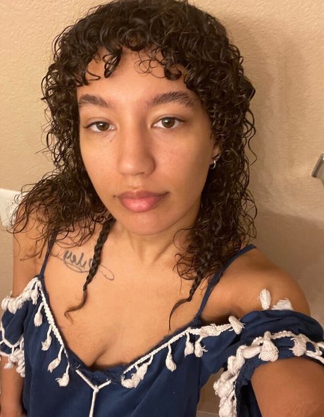 Naakte gelekte OnlyFans-foto van Darthjazious
