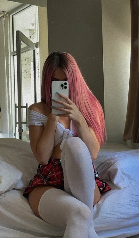 Naakte gelekte OnlyFans-foto van Oliviamaebae