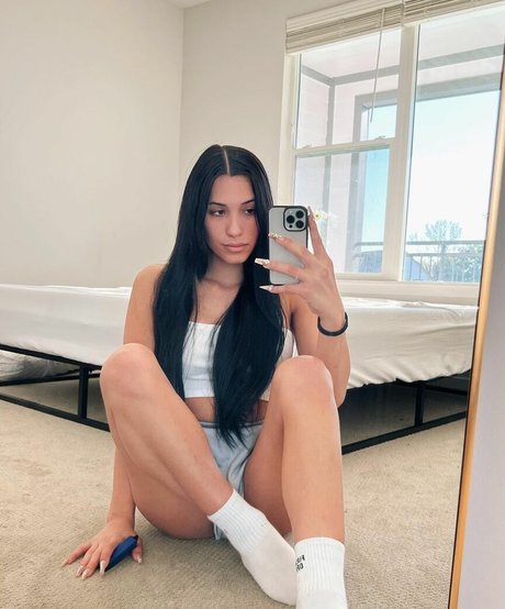 Naakte gelekte OnlyFans-foto van Danielle Briski