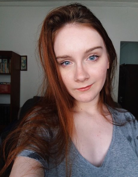 Naakte gelekte OnlyFans-foto van Carol G