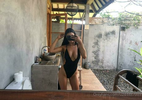 Naakte gelekte OnlyFans-foto van Lanemeredith
