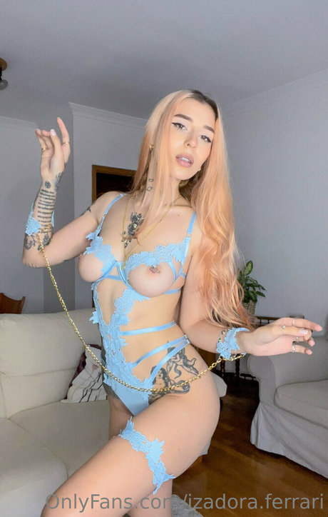 Naakte gelekte OnlyFans-foto van Izadora Ferrari