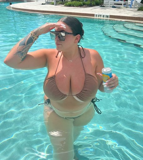 Naakte gelekte OnlyFans-foto van Savannah Brooke