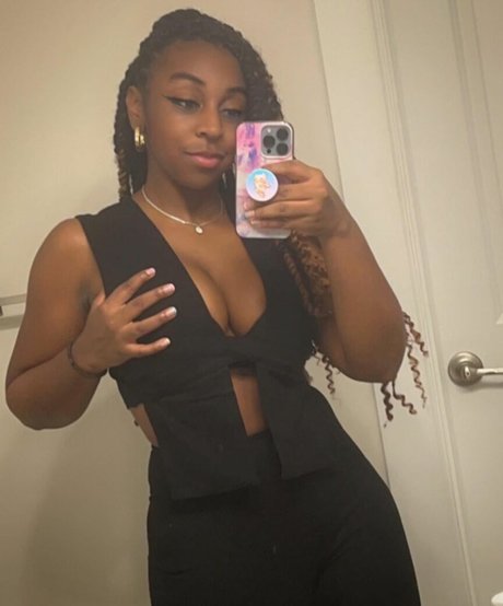 Naakte gelekte OnlyFans-foto van Jazzygunz