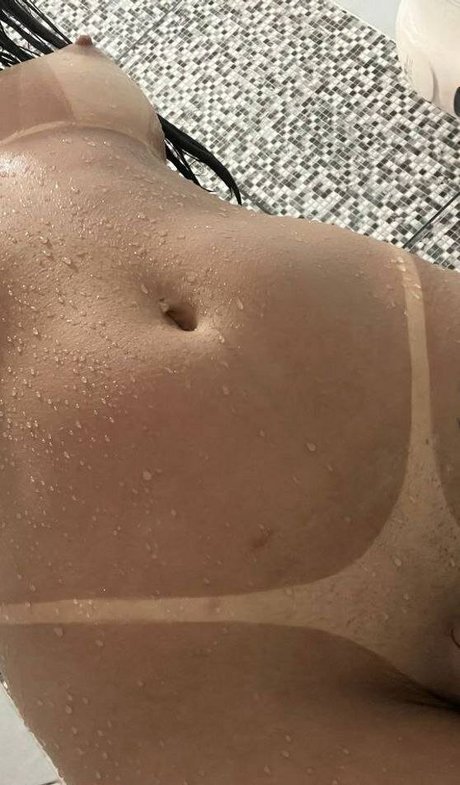 Naakte gelekte OnlyFans-foto van Aline Vitoria