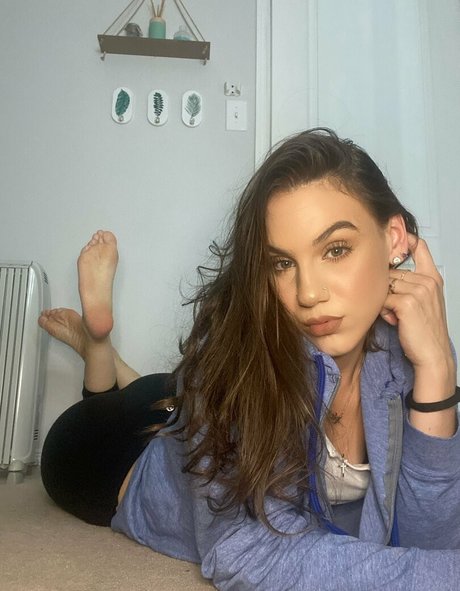 Naakte gelekte OnlyFans-foto van Queenzsfeet