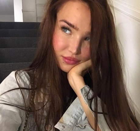 Naakte gelekte OnlyFans-foto van Ana Walczak
