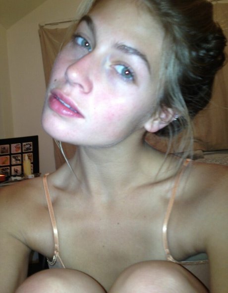 Naakte gelekte OnlyFans-foto van Annie Mcginty