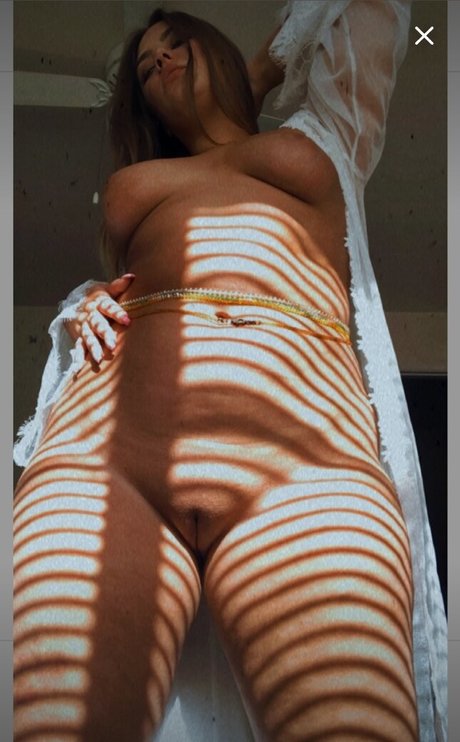 Naakte gelekte OnlyFans-foto van The Golden Lyfe