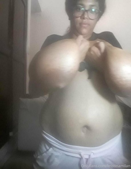 Naakte gelekte OnlyFans-foto van Kristina Milan