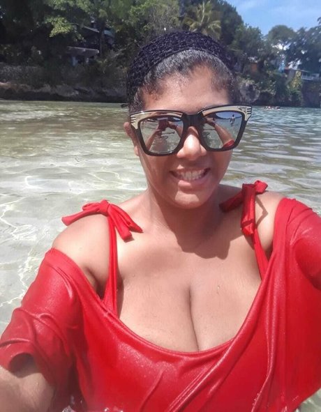 Naakte gelekte OnlyFans-foto van Kristina Milan