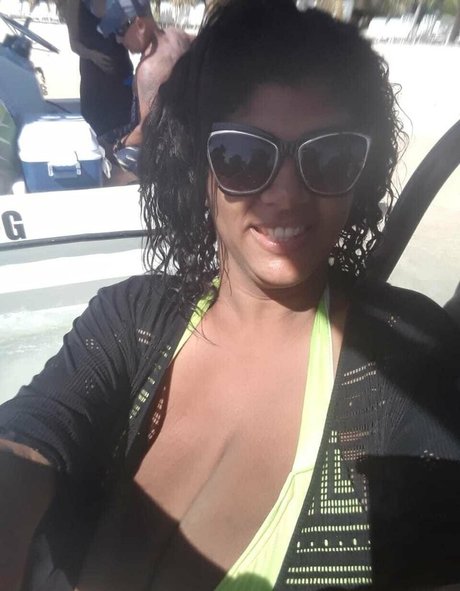 Naakte gelekte OnlyFans-foto van Kristina Milan