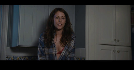 Naakte gelekte OnlyFans-foto van Amanda Crew