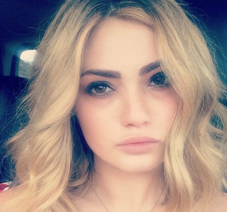 Naakte gelekte OnlyFans-foto van Alexis Raich