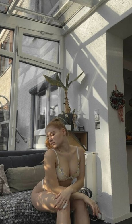 Naakte gelekte OnlyFans-foto van Johanna Wudy