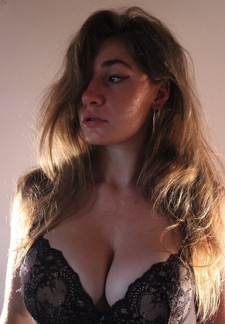 Naakte gelekte OnlyFans-foto van Nora Isabel